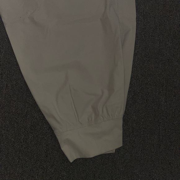 Old Navy Women's Light Beige Joggers - Picture 5 of 6